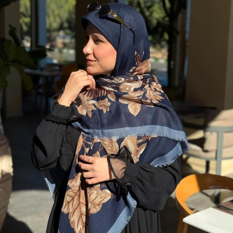روسری سیا اسکارف طرح گل و مرغ