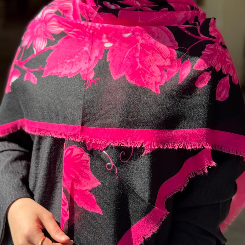 روسری سیا اسکارف طرح گل و مرغ