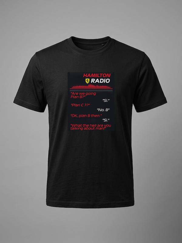 تیشرت طرح رادیو فرمول یک | F1 Team Radio  BOX BOX! — RADIO CHECK  تیشرت طرح رادیو فرمول یک برای طرفداران لحظاتی طراحی شده که در کنار صدای موتور و هیجان مسابقه، یکی از جذاب‌ترین بخش‌های فرمول یک را می‌سازند: Team Radio.  از یک دستور ساده مثل «Box, box!» گرفته تا اعتراض‌های عجیب، فریادهای هیجانی، درخواست استراتژی و دیالوگ‌های فراموش‌نشدنی راننده‌ها و مهندسان مسابقه، رادیوی تیمی بخشی جدانشدنی از دنیای مدرن فرمول یک است.  اگر برای شما F1 فقط دیدن ماشین‌ها نیست و از شنیدن رادیوهای راننده‌ها در طول مسابقه لذت می‌برید، این تیشرت دقیقاً برای همین علاقه طراحی شده است.  🏎️ Team Radio؛ صدای واقعی مسابقه  در فرمول یک، راننده در طول مسابقه دائماً با مهندس مسابقه و تیم خودش در ارتباط است.  در چند ثانیه ممکن است درباره لاستیک‌ها، استراتژی، وضعیت خودرو، ترافیک، فاصله با رقبا، پیت‌استاپ و شرایط پیست صحبت شود.  اما چیزی که Team Radio را برای هواداران جذاب‌تر می‌کند، فقط اطلاعات فنی نیست.  گاهی یک جمله کوتاه می‌تواند تمام احساسات یک مسابقه را نشان دهد:  خشم، استرس، ناامیدی، هیجان، خوشحالی و حتی شوخی.  🎙️ وقتی راننده میکروفون را باز می‌کند...  یکی از جذاب‌ترین لحظات برای طرفداران فرمول یک زمانی است که صدای رادیوی راننده وارد پخش مسابقه می‌شود.  ممکن است راننده آرام و دقیق درباره لاستیک صحبت کند؛ چند دور بعد عصبانی شود؛ بعد از یک سبقت فریاد بزند یا پس از یک پیروزی از خوشحالی نتواند احساساتش را کنترل کند.  همین لحظات غیرقابل‌پیش‌بینی باعث شده F1 Team Radio به بخشی از فرهنگ هواداری فرمول یک تبدیل شود.  🔥 BOX, BOX!  اگر فرمول یک را دنبال کرده باشید، احتمالاً بارها عبارت معروف:  BOX, BOX!  را شنیده‌اید.  این یکی از شناخته‌شده‌ترین فرمان‌های رادیویی در F1 است؛ دستوری برای ورود راننده به Pit Lane و انجام پیت‌استاپ.  اما Team Radio فقط درباره پیت‌استاپ نیست.  گاهی یک جمله ساده از طرف مهندس می‌تواند استراتژی کل مسابقه را تغییر دهد و گاهی یک واکنش چندکلمه‌ای از راننده به یکی از ماندگارترین لحظات آخر هفته مسابقه تبدیل می‌شود.  🏁 برای طرفداران واقعی فرمول یک  تیشرت F1 Team Radio (1) برای کسانی است که جزئیات کوچک اما مهم این ورزش را دوست دارند.  مناسب برای:  طرفداران Formula 1  علاقه‌مندان به F1 Team Radio  طرفداران مسابقات اتومبیل‌رانی  علاقه‌مندان به Motorsport  طرفداران راننده‌های F1  علاقه‌مندان به استراتژی و مهندسی مسابقه  گیمرهای Racing  طرفداران F1 و Racing Culture  🎧 صدای پشت فرمان  فرمول یک فقط صدای موتور نیست.  پشت هر دور سریع، مجموعه‌ای از تصمیم‌ها، محاسبات و ارتباطات قرار دارد.  راننده در سرعت‌های بسیار بالا باید خودرو را کنترل کند و هم‌زمان اطلاعاتی را از تیم دریافت کند؛ از وضعیت لاستیک گرفته تا فاصله با رقیب و زمان مناسب برای پیت‌استاپ.  Team Radio بخشی از همین ارتباط است؛ صدایی که اجازه می‌دهد برای چند لحظه وارد کابین راننده شویم و فشار واقعی مسابقه را بشنویم.  👕 جنس و کیفیت تیشرت  برای تولید این محصول از پارچه نخ پنبه خالص استفاده شده است؛ پارچه‌ای نرم، راحت و مناسب استفاده روزمره.  این تیشرت را می‌توانید با شلوار جین، مشکی یا کارگو و همچنین کت یا هودی ترکیب کنید و یک استایل Racing / Streetwear بسازید.  🎨 چاپ طرح F1 Team Radio  طرح رادیو فرمول یک (1) با دقت روی پارچه اجرا شده تا جزئیات گرافیکی آن به خوبی دیده شود.  برای حفظ کیفیت چاپ و افزایش دوام آن، توصیه می‌شود تیشرت را با آب سرد و طبق اصول صحیح شستشو بشویید و از روش‌های نامناسب شستشو که ممکن است به چاپ آسیب بزند، خودداری کنید.  🏎️ برای کسانی که صدای مسابقه را می‌شناسند  ممکن است یک نفر فقط صدای موتور را بشنود.  اما یک طرفدار فرمول یک می‌داند که وقتی صدای رادیو می‌آید، ممکن است اتفاق مهمی در راه باشد.  یک دستور پیت‌استاپ.  یک هشدار.  یک اعتراض.  یک استراتژی جدید.  یا شاید جمله‌ای که چند ساعت بعد همه طرفداران درباره‌اش صحبت کنند.  تیشرت F1 Team Radio (1) ادای احترامی است به همین بخش جذاب و غیرقابل‌پیش‌بینی دنیای فرمول یک.  Lights out. Radio on.  📏 سایزبندی  تیشرت طرح F1 Team Radio (1) در سایزهای استاندارد زیر ارائه می‌شود:  L  XL  XXL  برای انتخاب دقیق سایز، قبل از ثبت سفارش حتماً جدول سایزبندی را بررسی کنید.  🎨 رنگ‌بندی  این محصول در رنگ‌های موجود در صفحه محصول قابل سفارش است.  هنگام ثبت سفارش، رنگ و سایز موردنظر خود را انتخاب کنید.  📦 ارسال رایگان به سراسر ایران  ارسال این محصول به تمام نقاط ایران رایگان است.  🛒 چرا تیشرت طرح رادیو فرمول یک (1)؟  طراحی با الهام از F1 Team Radio  مناسب طرفداران واقعی فرمول یک  الهام‌گرفته از ارتباط راننده و مهندس مسابقه  مناسب علاقه‌مندان به Motorsport و Racing  انتخابی متفاوت برای طرفداران F1  مناسب استایل Racing و Streetwear  پارچه نخ پنبه خالص  چاپ با اجرای دقیق  مناسب استفاده روزمره  سایزبندی L / XL / XXL  ارسال رایگان به سراسر ایران  مشخصات محصول  ویژگی  مشخصات  نام محصول  تیشرت طرح رادیو فرمول یک (1)  دسته‌بندی  فرمول یک  جنس  نخ پنبه خالص  سایز  L / XL / XXL  سبک  F1 / Team Radio / Motorsport  الهام طراحی  رادیوهای راننده‌ها و مهندسان F1  مناسب برای  طرفداران Formula 1 و Motorsport  ارسال  رایگان به سراسر ایران  کلمات کلیدی مرتبط  تیشرت فرمول یک، تیشرت F1، تیشرت طرح فرمول یک، تیشرت رادیو فرمول یک، تیشرت F1 Team Radio، تیشرت Team Radio، تیشرت رادیویی F1، تیشرت راننده فرمول یک، تیشرت Motorsport، تیشرت موتوراسپرت، تیشرت Racing، تیشرت مسابقه‌ای، تیشرت Formula 1، تیشرت F1 Fan، تیشرت طرفداران فرمول یک، تیشرت Box Box، تیشرت Box Box Box، تیشرت Pit Stop، تیشرت Racing Culture، تیشرت گرافیکی فرمول یک، تیشرت طرح F1، تیشرت ماشین مسابقه، لباس فرمول یک، تیشرت مخصوص طرفداران F1، تیشرت استایل Racing