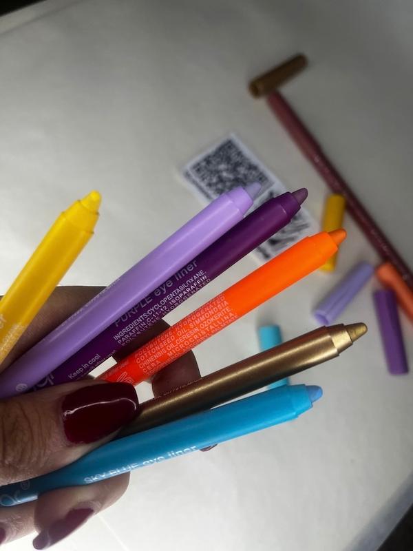 خط چشم مدادی رنگی🦋🌈