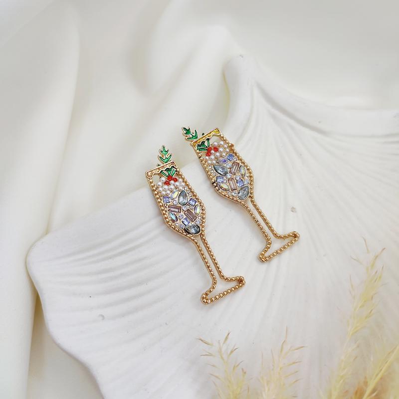 گوشواره طرح جام مشروب نگین دار فانتزی