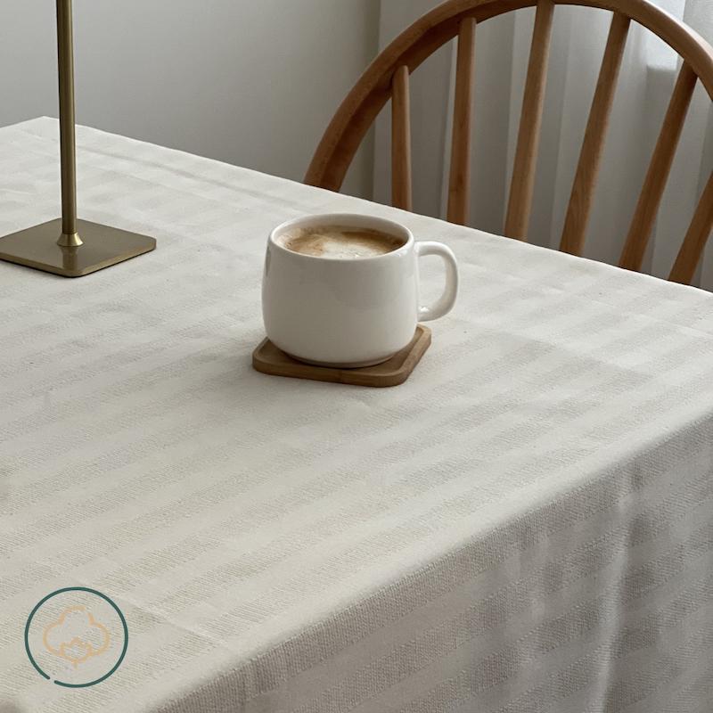 رومیزی مینیمال راه راه کرم