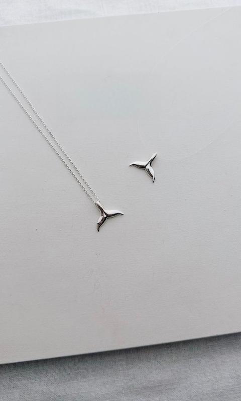 گردنبند دم وال