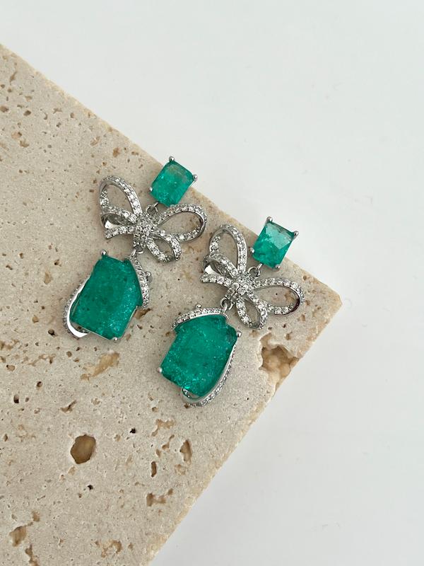 گوشواره نگین سبز سنتتیک 