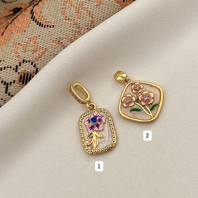 آویز میناکاری طرح قاب گل