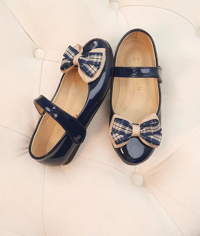 عروسکی دخترانه سورمه ای 