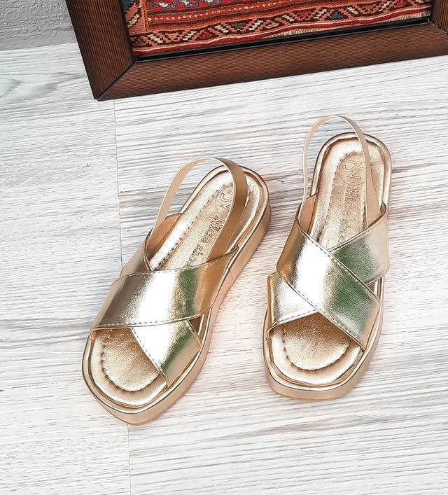 صندلی طلائی 