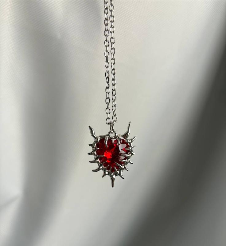 گردنبند قلب شیشه ای 