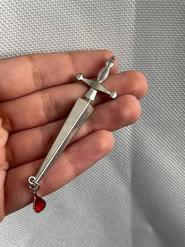 گوشواره شمشیر 