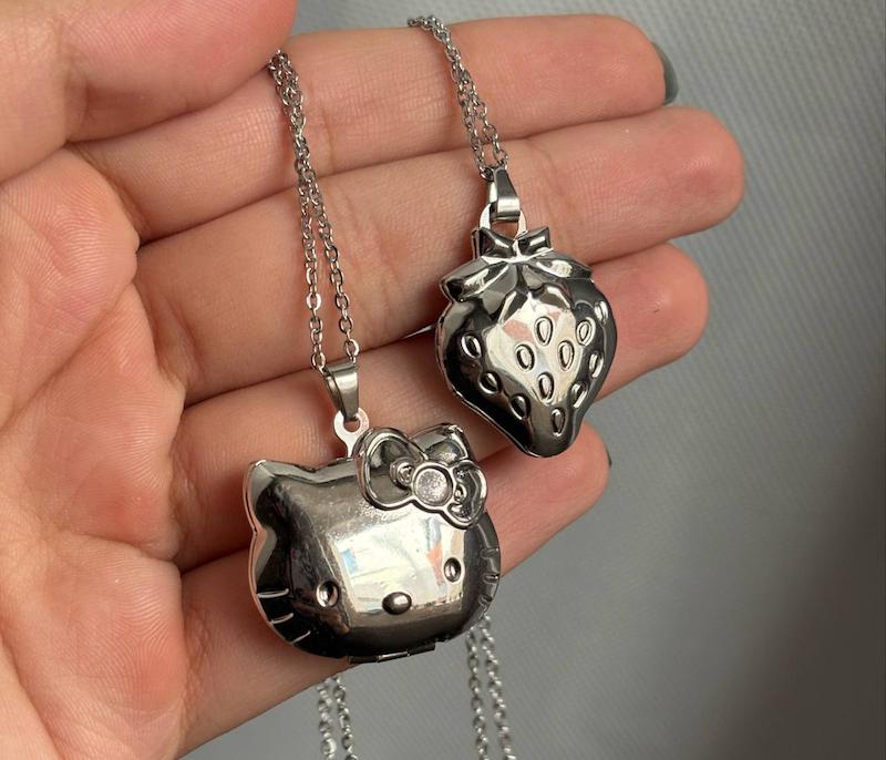 لاکت توت فرنگی و کیتی 