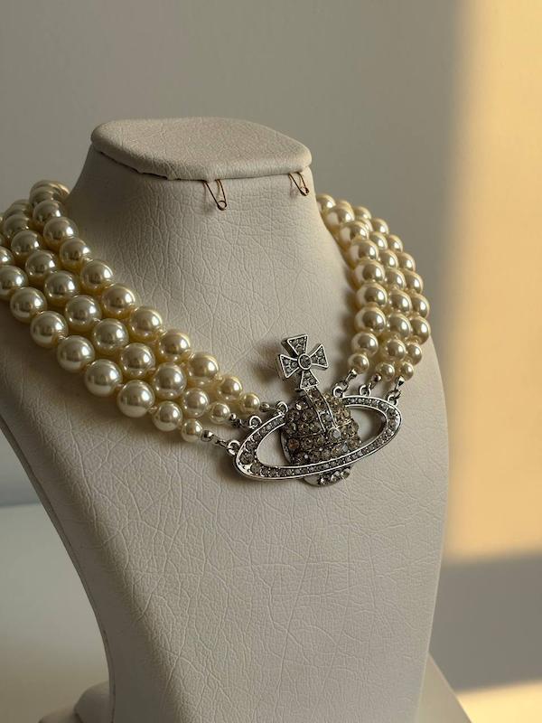 گردنبند سه لاین مروارید ویوین وست وود 