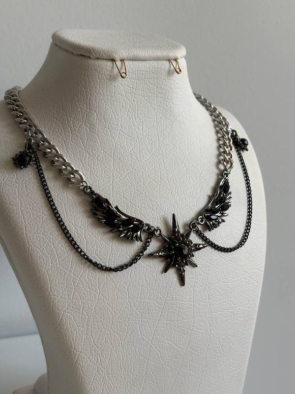 گردنبند گاثیک چند لاین 