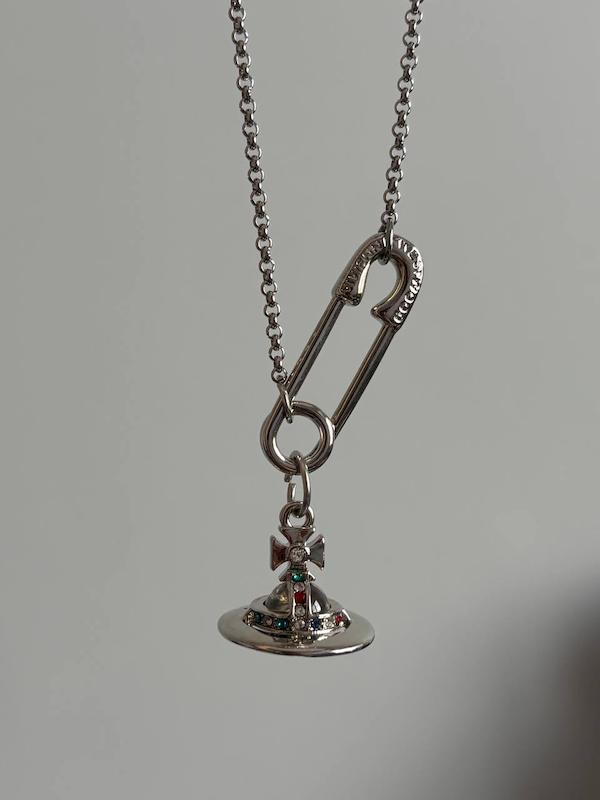 گردنبد سنجاق ویوین‌وست‌وود سه بعدی 