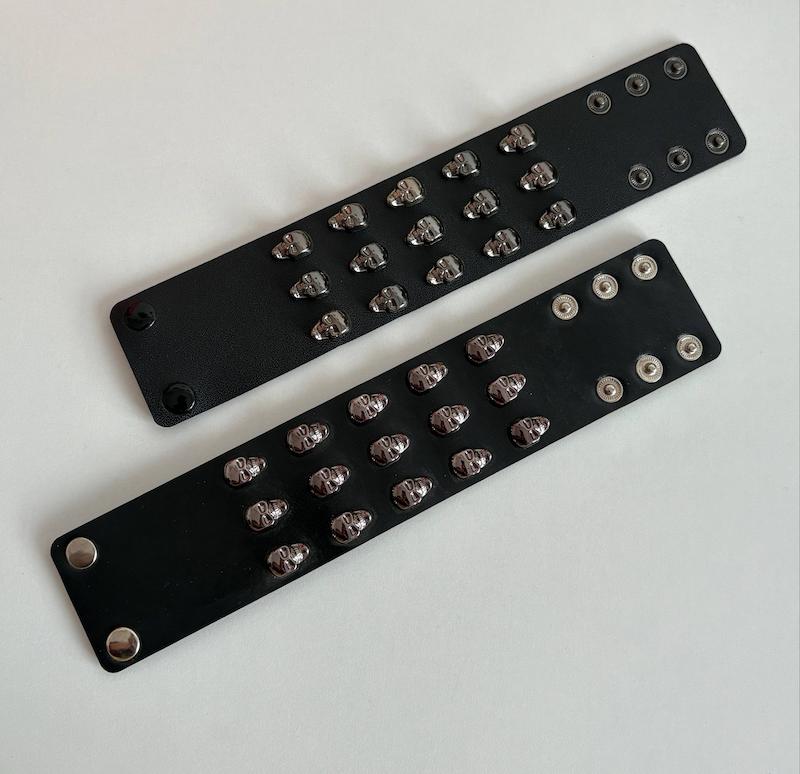 دستبند چرم اسکلتی 