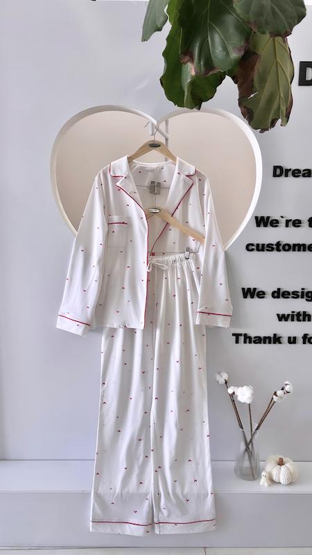 بلوز آستین بلند و شلوار مغزی دوزی قلب قرمز