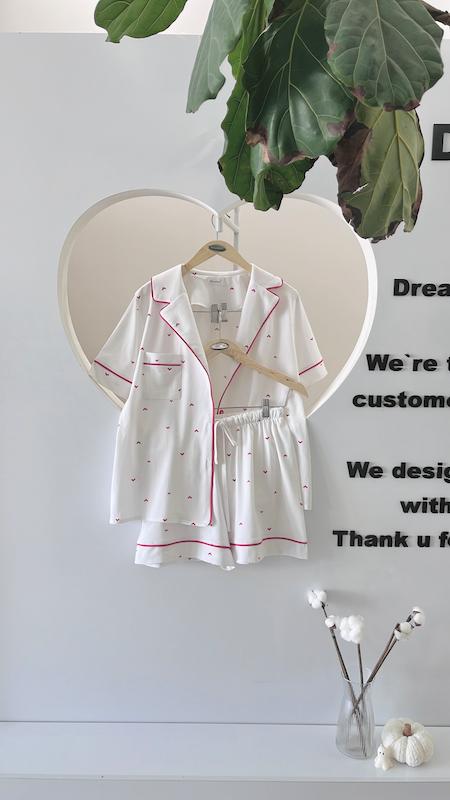 بلوز آستین کوتاه و شلوارک معزی دوزی قلب قرمز