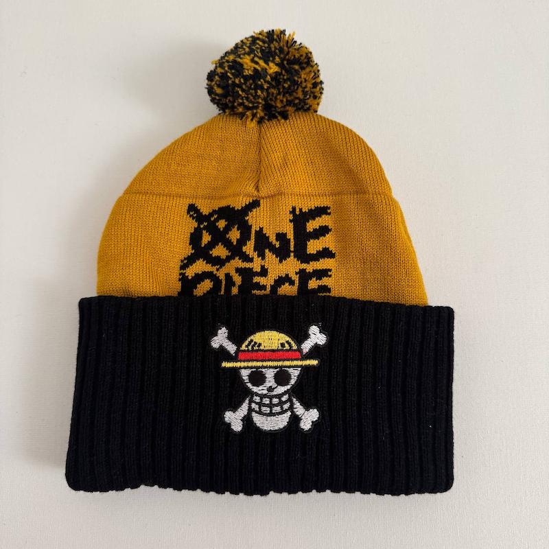 کلاه بافت پوم دار One piece