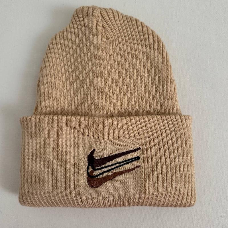 کلاه بافت Nike کرم