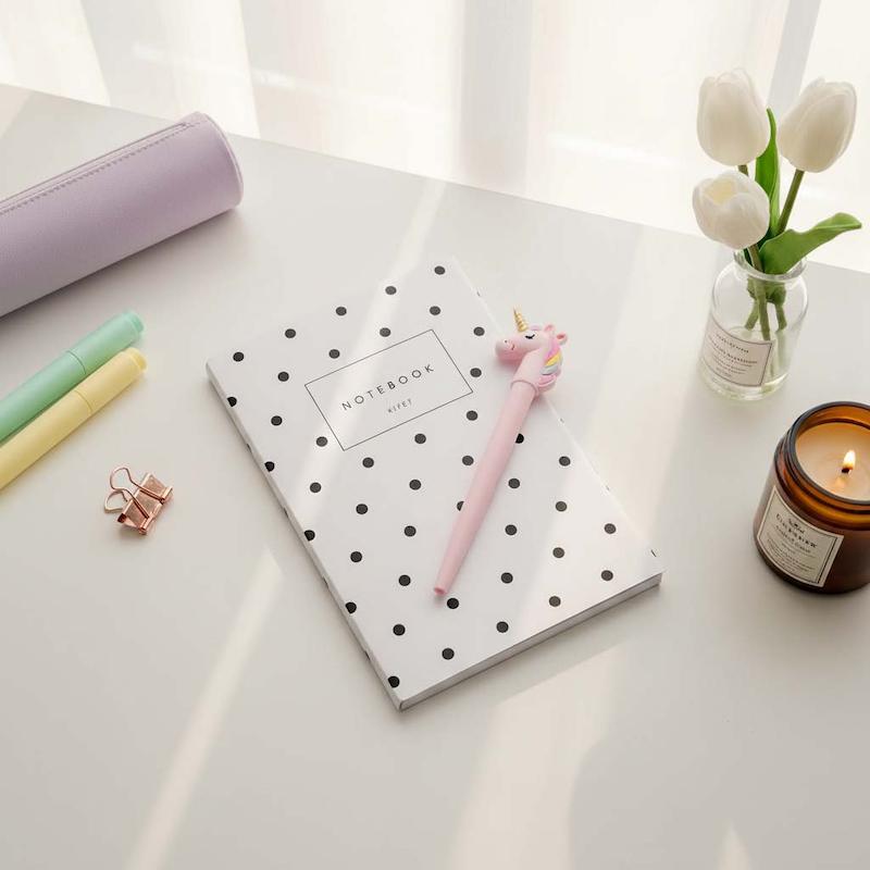 دفتر پاسپورتی خال خالی