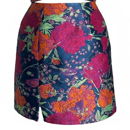 دامن چاک دار