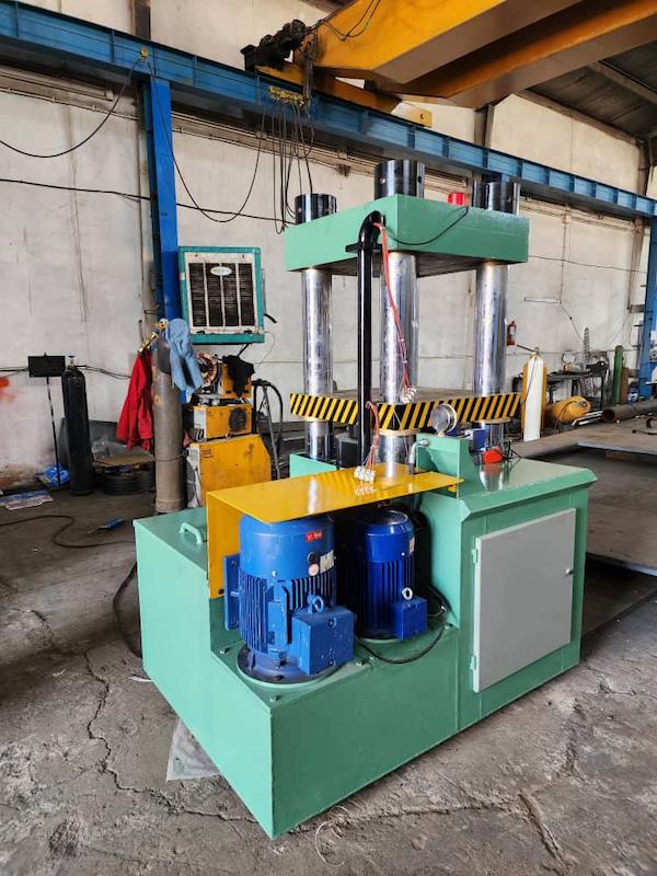 پرس هیدرولیک 4 ستون 300 تن