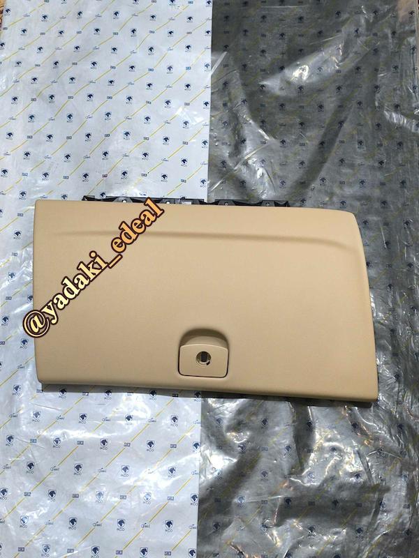 درب جعبه داشبورد پژو407 درب داشبورد پژو407 درب باکس داشبورد پژو407 با دستگیره زبانه فابریکی(بژ کرم)