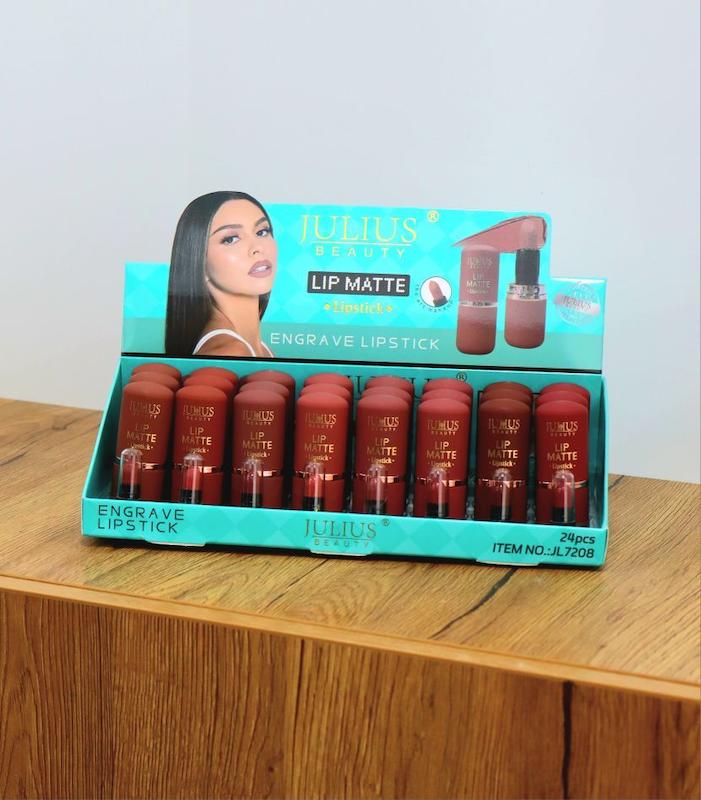 رژلب جامد ۲۴ ساعته