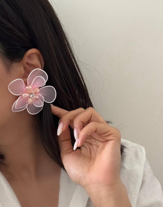 گوشواره پارچه ای گل‌ وسط مهره دار