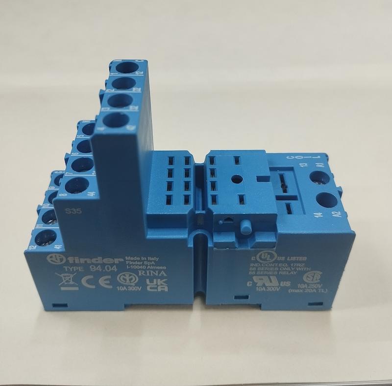 سوکت فیندر چهارکنتاکت FINDER 9404.SMA