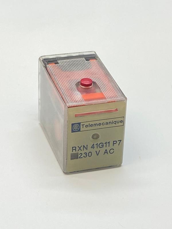 رله تله مکانیک 14 پایه 6 آمپر220 ولت Telemecanique RXV41G11P7