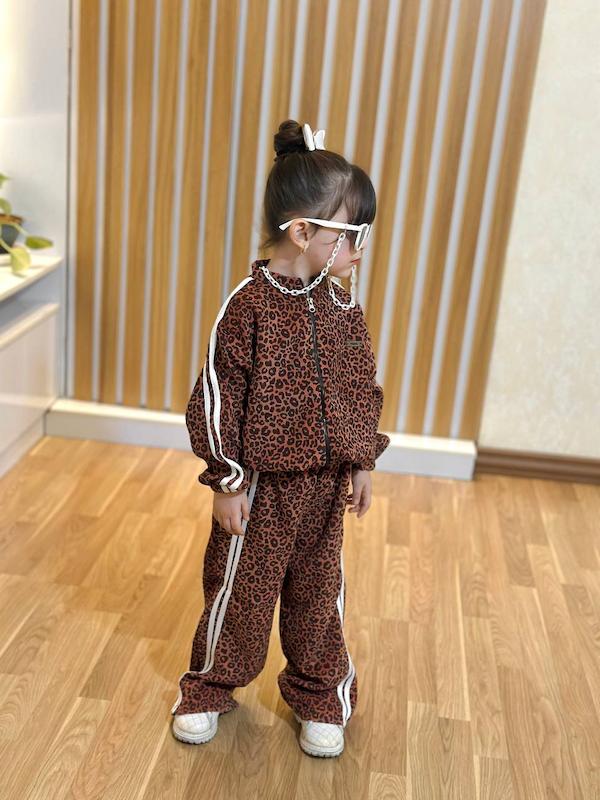 سوییشرت و شلوار پلنگی کبریتی سایز ۴۰ مناسب ۱۸ ماه تا ۳ سال