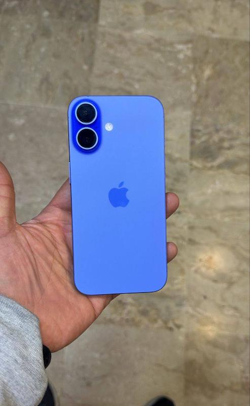 گوشی موبایل اپل کارکرده مدل iPhone 16 CH دو سیم کارت ظرفیت 128 گیگابایت و رم 8 گیگابایت باتری 100 تعداد دفعات شارژ 95 بار بدون خط و خش همراه با ریجستری مسافری