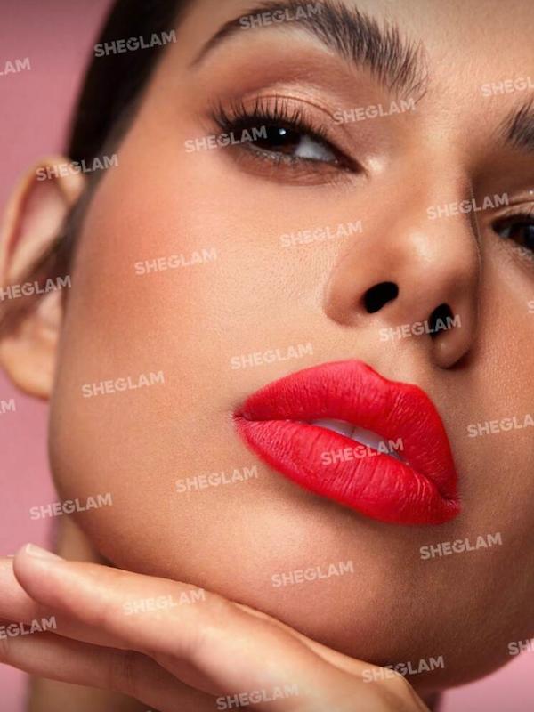 رژلب در مشكى شيگلم رنگ Rouge