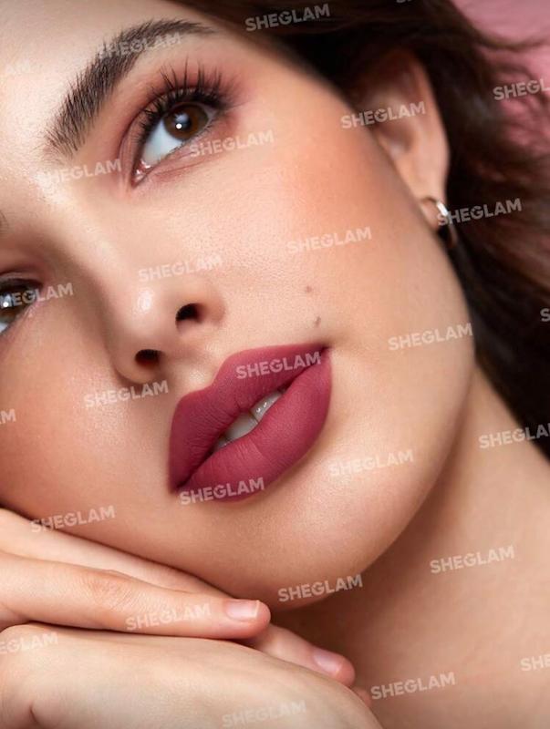 رژلب در مشكى شيگلم رنگ Wedding 