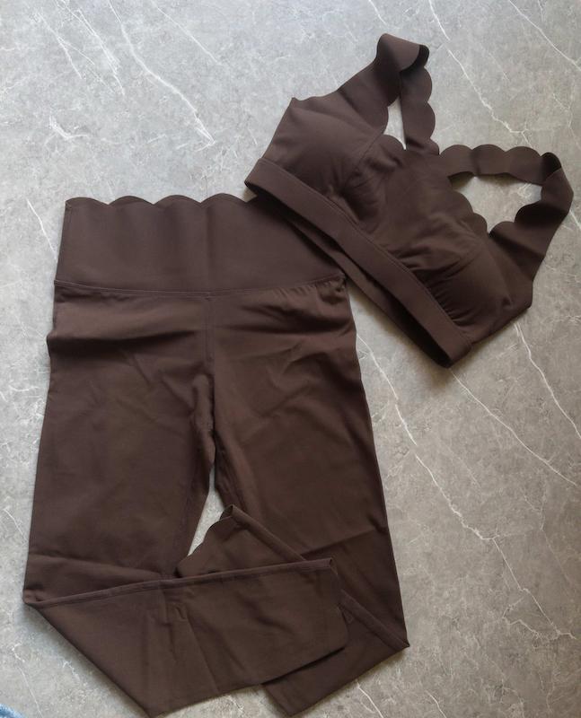ست ورزشی زنانه Lululemon مدل Align – با لبه‌های کنگره‌ای (Scalloped) در ۴ رنگ کاربردی