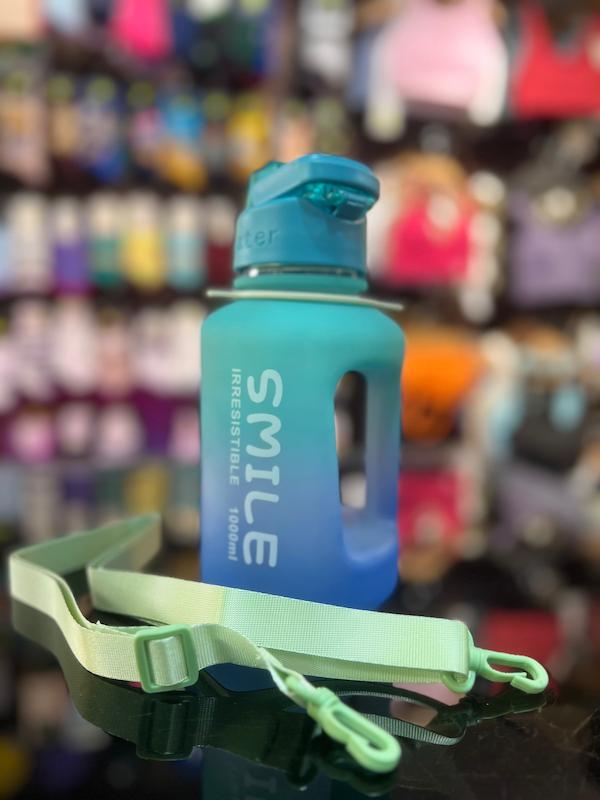 قمقمه ۱ لیتری اسمایل (SMILE) مدل نشکن و نی‌دار - بنددار