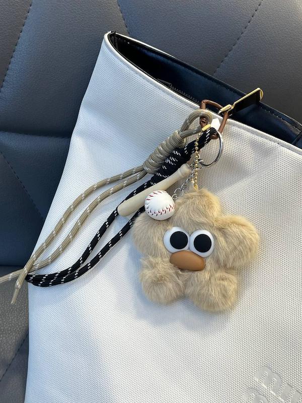 چارم بگ گل پشمالو