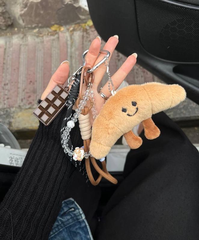 چارم كروسان آويزدار