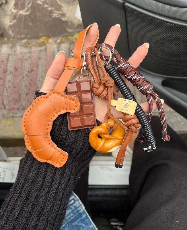 چارم بگ كروسان چرمى 