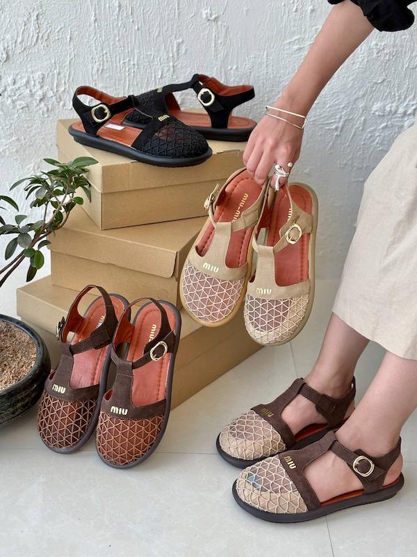 صندل miu miu 