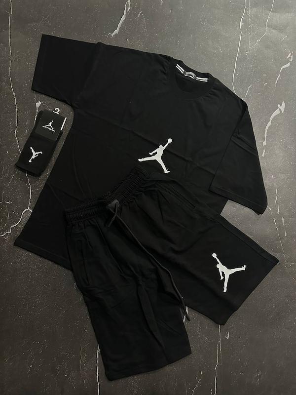 پکیج کد S2756 شامل تیشرت + شلوارک + جوراب با تم مشکی