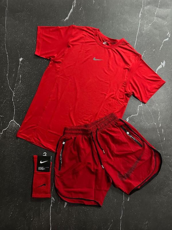 پکیج کد E1785 شامل تیشرت + شلوارک + جوراب با تم قرمز ❤️👌🏻