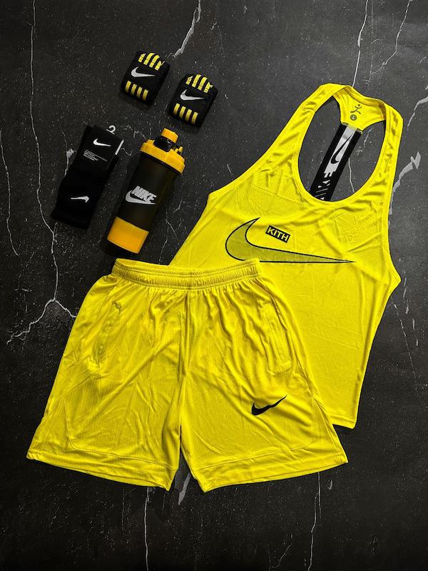 پکیج کد E1827 شامل رکابی قهرمانی + شلوارک + جوراب ساقدار + شیکر دو تیکه + مچ بند چسب نانو  با تم زرد 💛