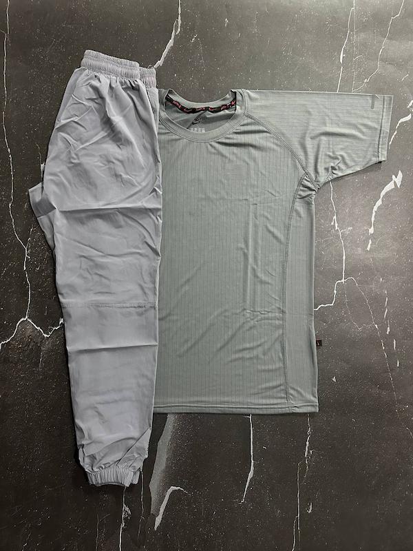 پکیج کد S2827 شامل تیشرت + شلوار با تم طوسی