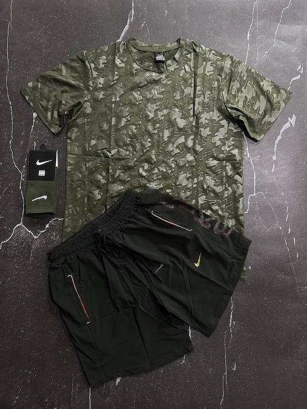 پکیج کد S3092 شامل تیشرت + شلوارک + جوراب با تم یشمی