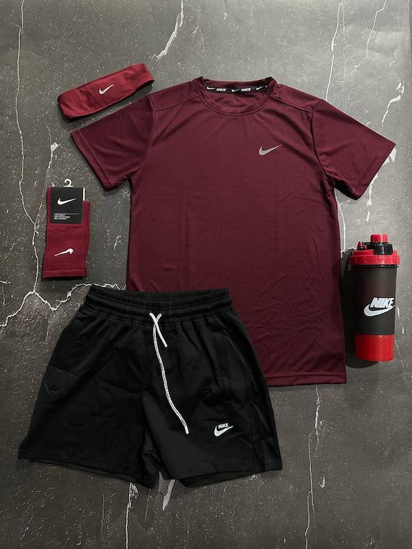 پکیج کد S3122 شامل تیشرت + شلوارک + هدبند + شیکر دو تیکه + جوراب ساقدار با تم زرشکی مشکی