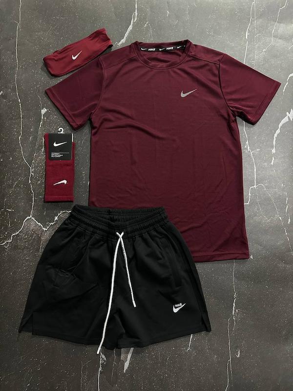 پکیج کد S3232 شامل تیشرت + شلوارک جوراب ساقدار + هدبند با تم زرشکی مشکی