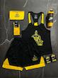 پکیج کد E1994 شامل رکابی قهرمانی + شلوارک + اسکارف + شیکر دو تیکه + مچ بند چسب نانو + جوراب با تم مشکی زرد 💛🖤