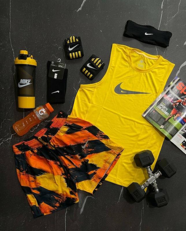 ست باشگاهی مردانه طرح نایکی باتم زرد  شامل رکابی حلقه ای +شلوارک + جوراب ساقدار + شیکر دو تیکه + مچ بند چسب نانو +هدبند💛💣🔥🤩  کد پکیج : E2130