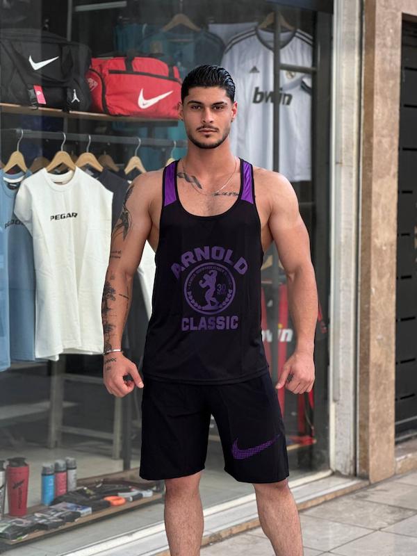 پکیج کد E2293 ست بدنسازی مردانه طرح آرنولد کلاسیک با تم مشکی بنفش 💜🔥  شامل رکابی قهرمانی + شلوارک 